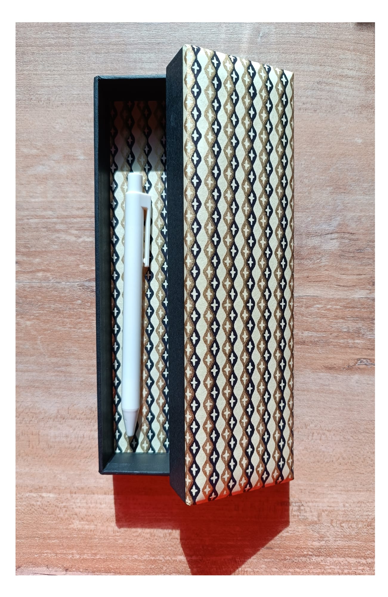 Yuzen Washi pencase black cross