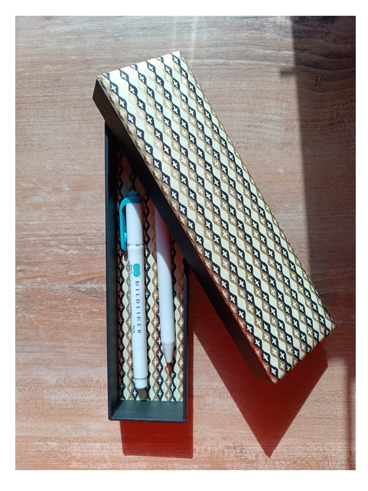 Yuzen Washi pencase black cross