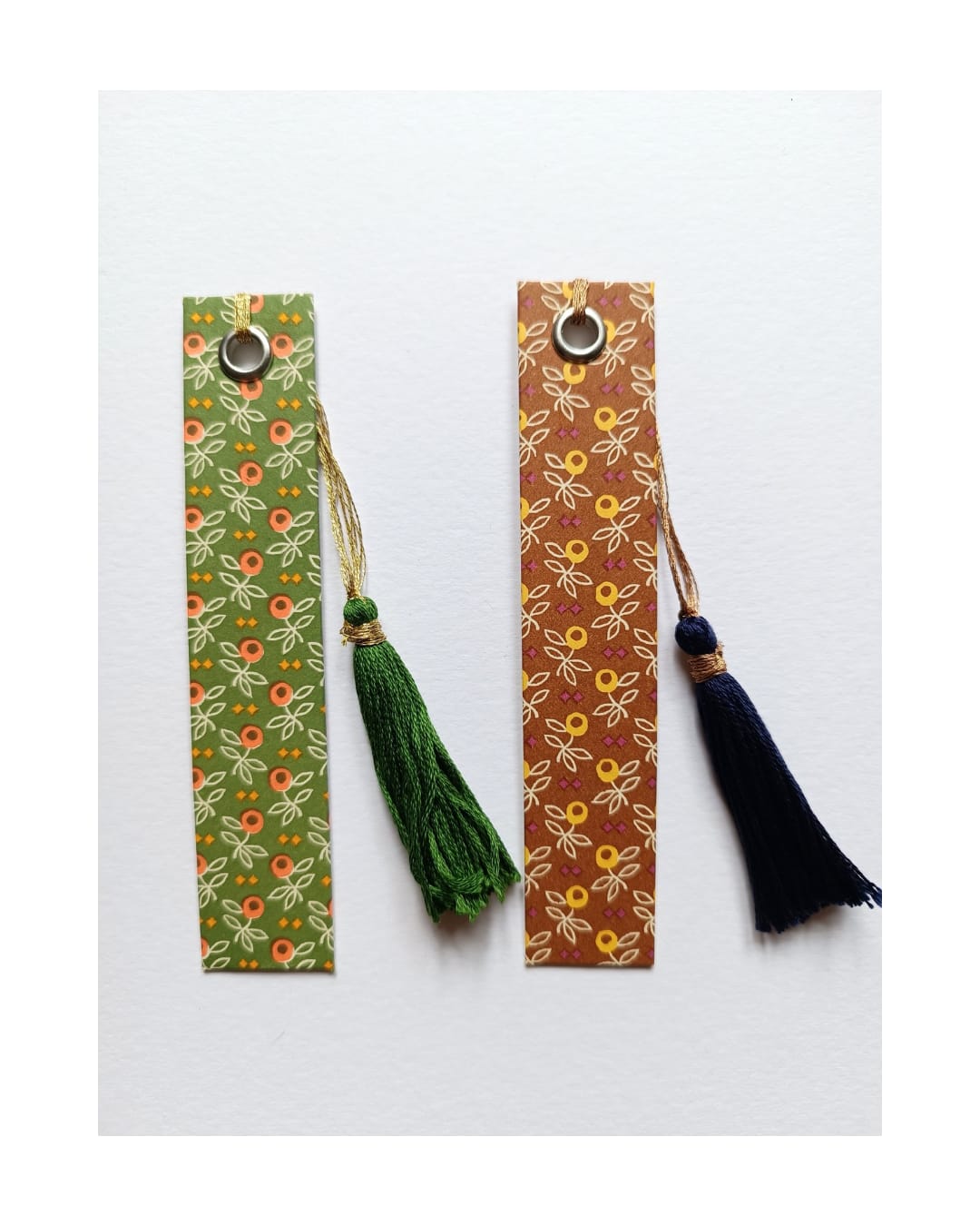 HANDMADE BOOKMARK SMALL FLOWER GREEN